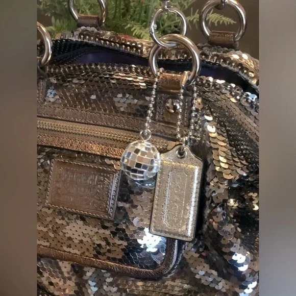 Auth Coach Poppy Silver Sequin Spotlight Tote Bag Medium Great Condition Vintage - Picture 7 of 17